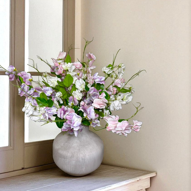 Faux Flowers: The Interior Design Trend That’s Here to Stay in 2025